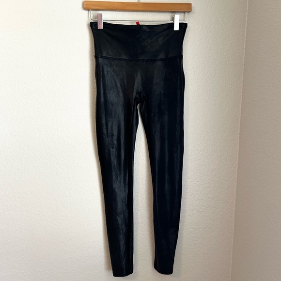 Spanx Sleek & Smooth Faux Leather High Waist Black Leggings, Size Medium - Picture 2 of 9